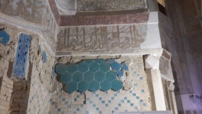 در این تصویر دو دوره از تزئینات را می بینیم