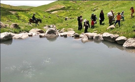 چشمه آب گرم طبیعی وننق استان زنجان