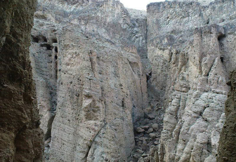 صخره های سنگی در دربند قاطرچی